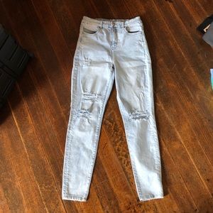 American Eagle light wash ripped jeggings